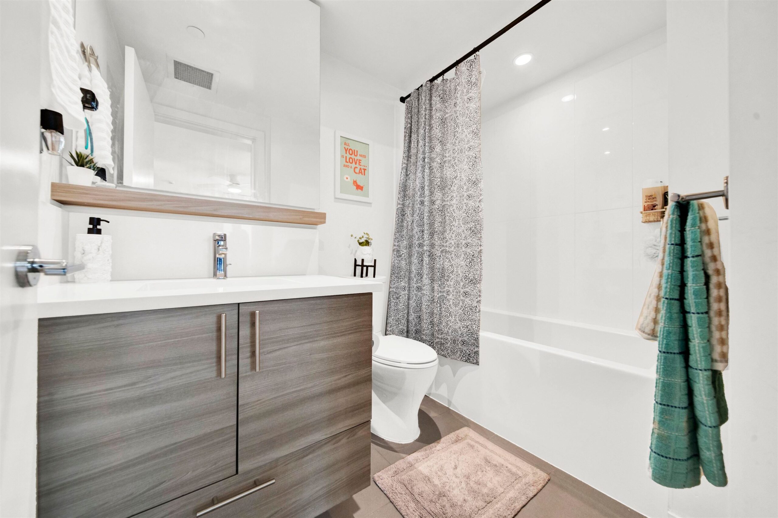 Modern 2-Bed, 2-Bath at Sapperton – Mountain & River Views — photo 5