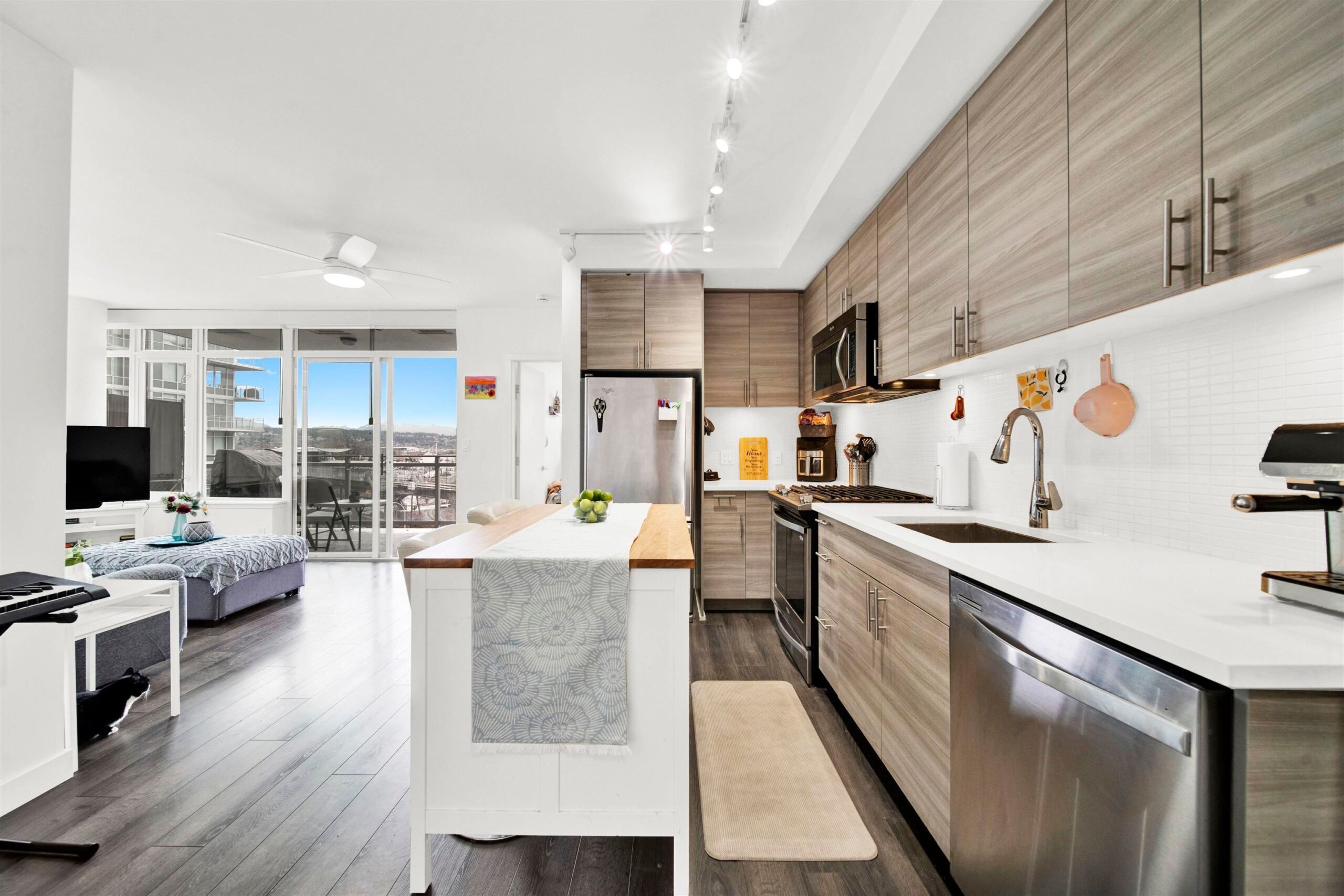 Modern 2-Bed, 2-Bath at Sapperton – Mountain & River Views — photo 4