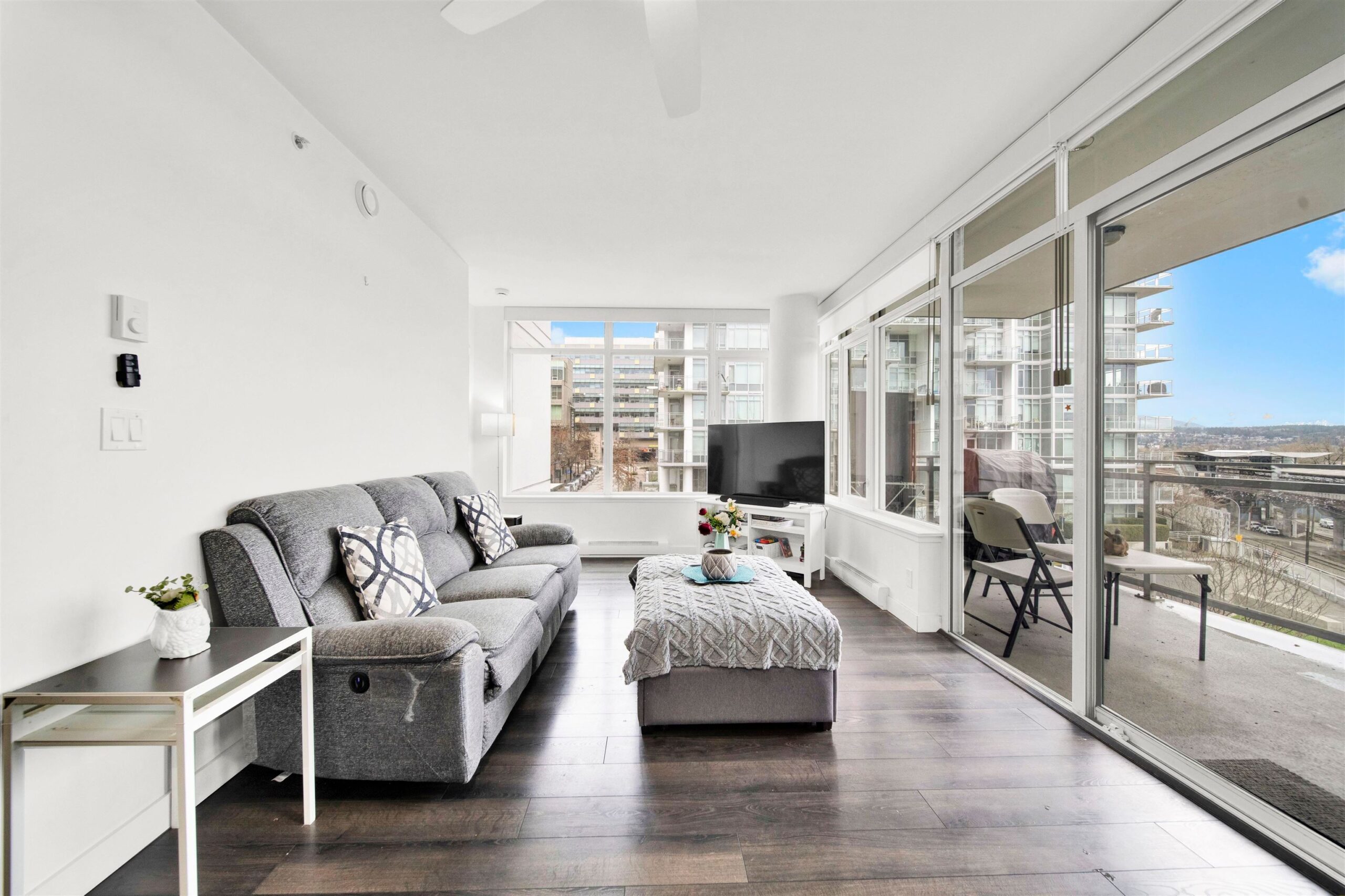 Modern 2-Bed, 2-Bath at Sapperton – Mountain & River Views — photo 2