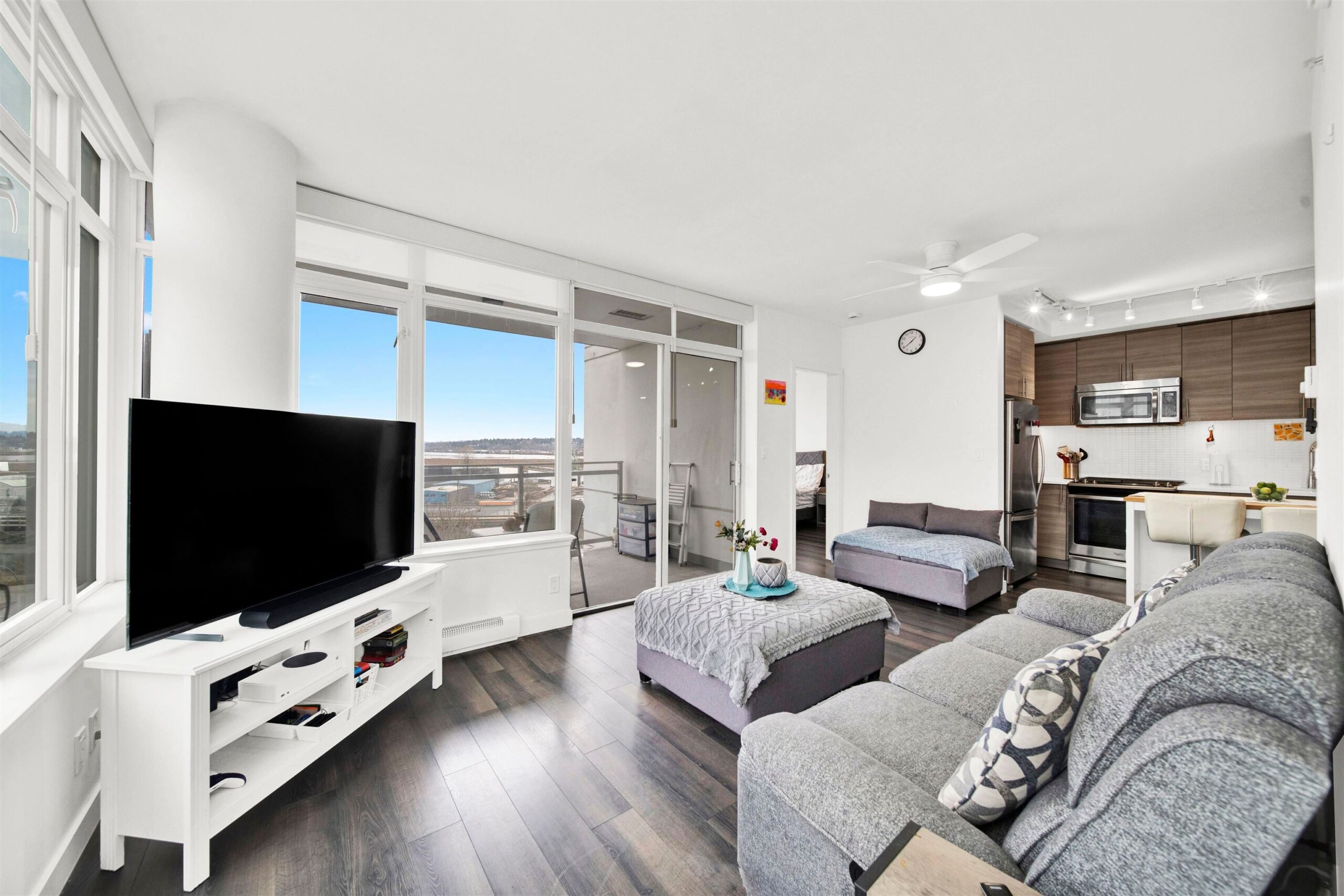 Modern 2-Bed, 2-Bath at Sapperton – Mountain & River Views
