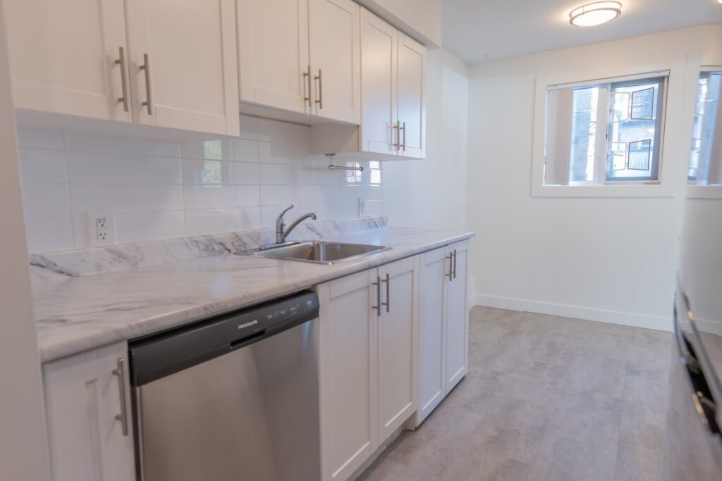 Cozy 1-Bedroom with Great Location & Pet-Friendly — photo 3